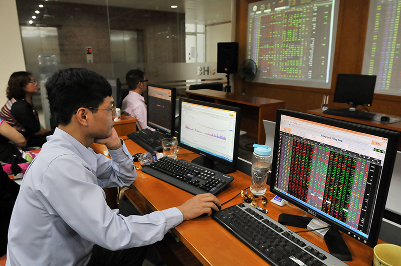 Phiên giao dịch sáng 14/12: Gánh nặng dầu khí ảnh 2 Phiên giao dịch sáng 14/12: Gánh nặng dầu khí ảnh 2